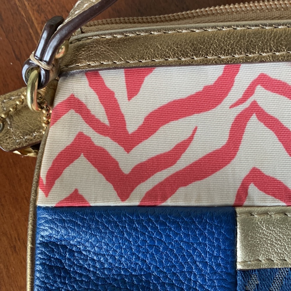 Coach Wristlet Multi-Pattern - image 7